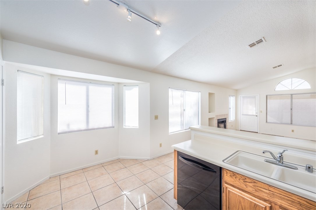 2705 Riley Oaks Court Las Vegas, NV 89108 - Photo 13 of 36 Gallery Image 13