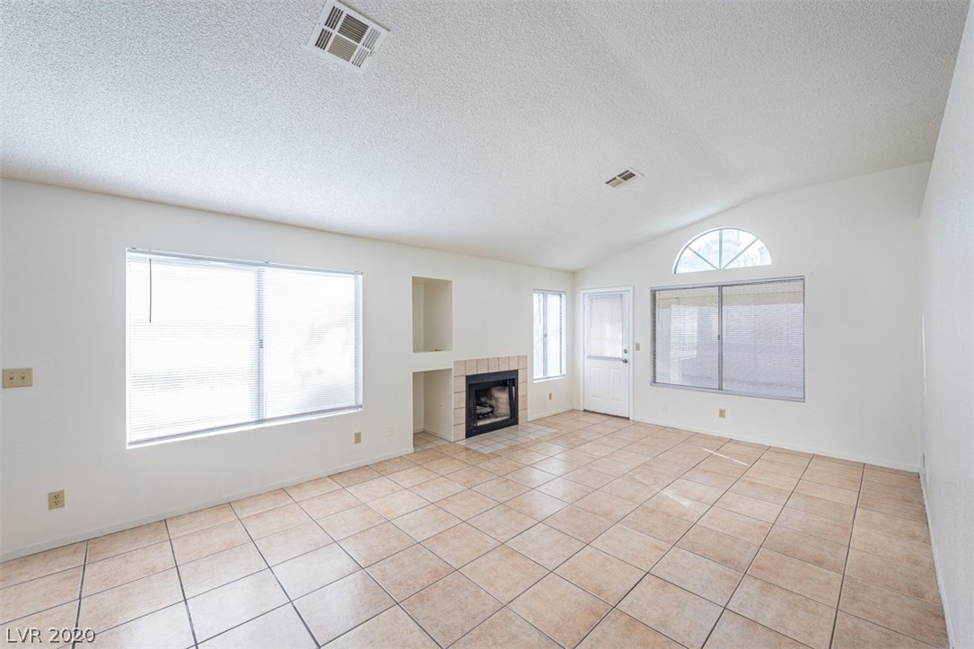 2705 Riley Oaks Court Las Vegas, NV 89108 - Photo 9 of 36 Gallery Image 9