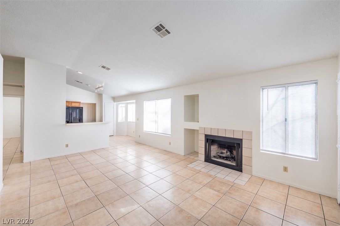2705 Riley Oaks Court Las Vegas, NV 89108 - Photo 10 of 36 Gallery Image 10