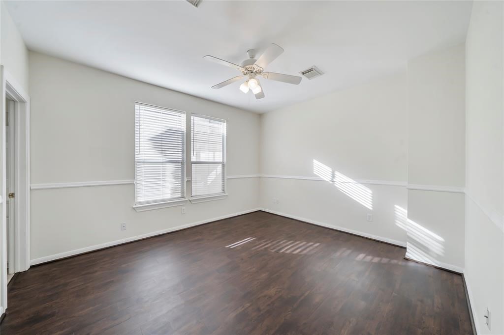 1517 Roy Street Houston, TX 77007 - Photo 18 of 25 Secondary bedroom in the 3rd floor