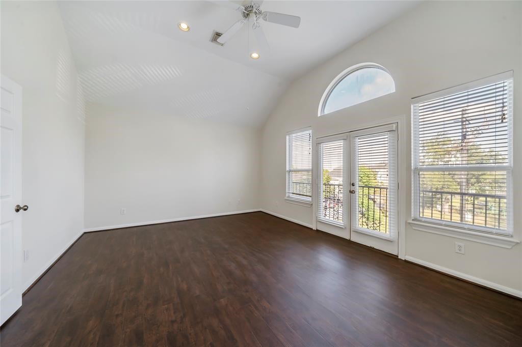 1517 Roy Street Houston, TX 77007 - Photo 21 of 25 Oversized Primary bedroom on third floor