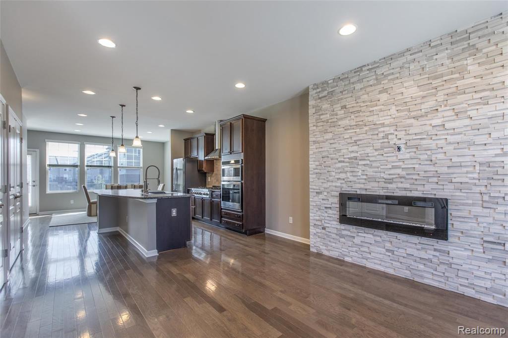 851 Barclay Circle Rochester Hills, MI 48307 - Photo 2 of 22
