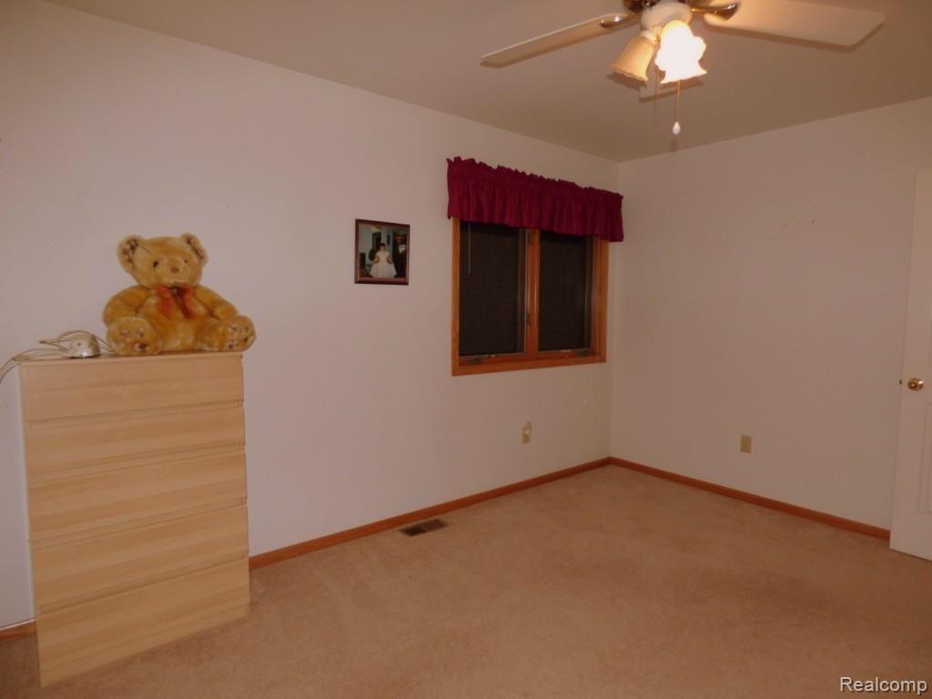 2330 Sunny Ridge Drive Pinckney, MI 48169 - Photo 16 of 21 15 BEDROOM 3.jpg