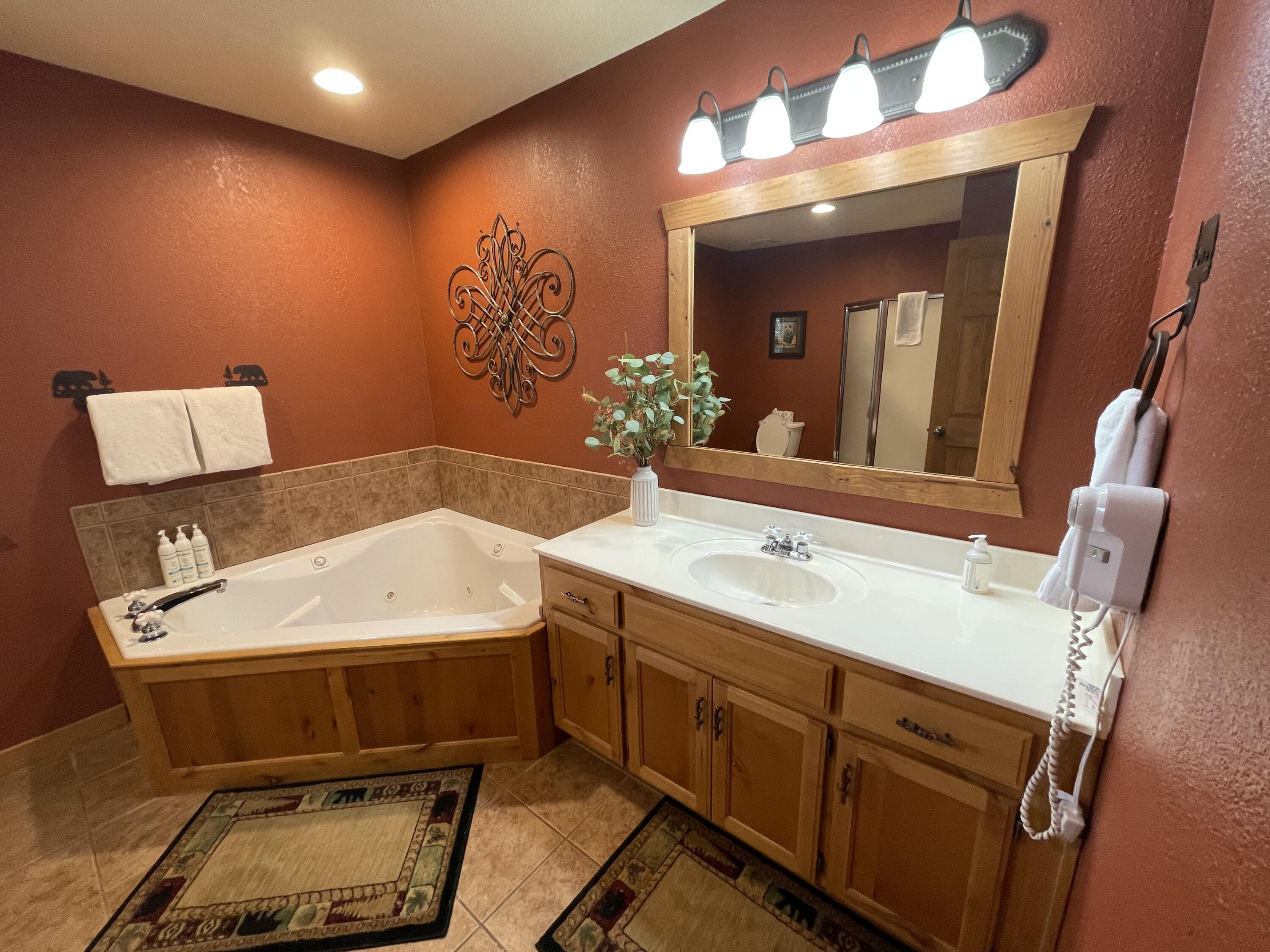 101 Lost Creek Circle, Unit 5 Reeds Spring, MO 65737 - Photo 22 of 46 Primary Bath