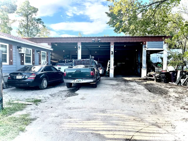 a view of a car park in front of house