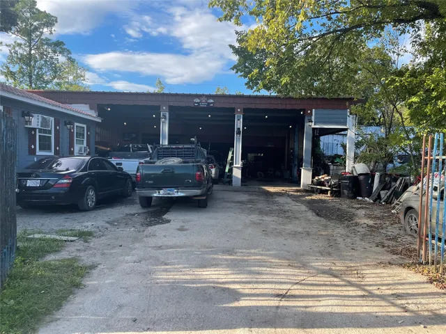 a view of a car park in front of house