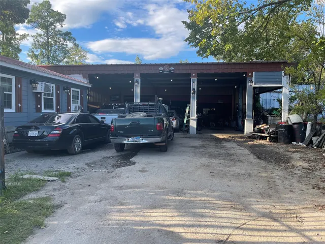 a view of a car park in front of house