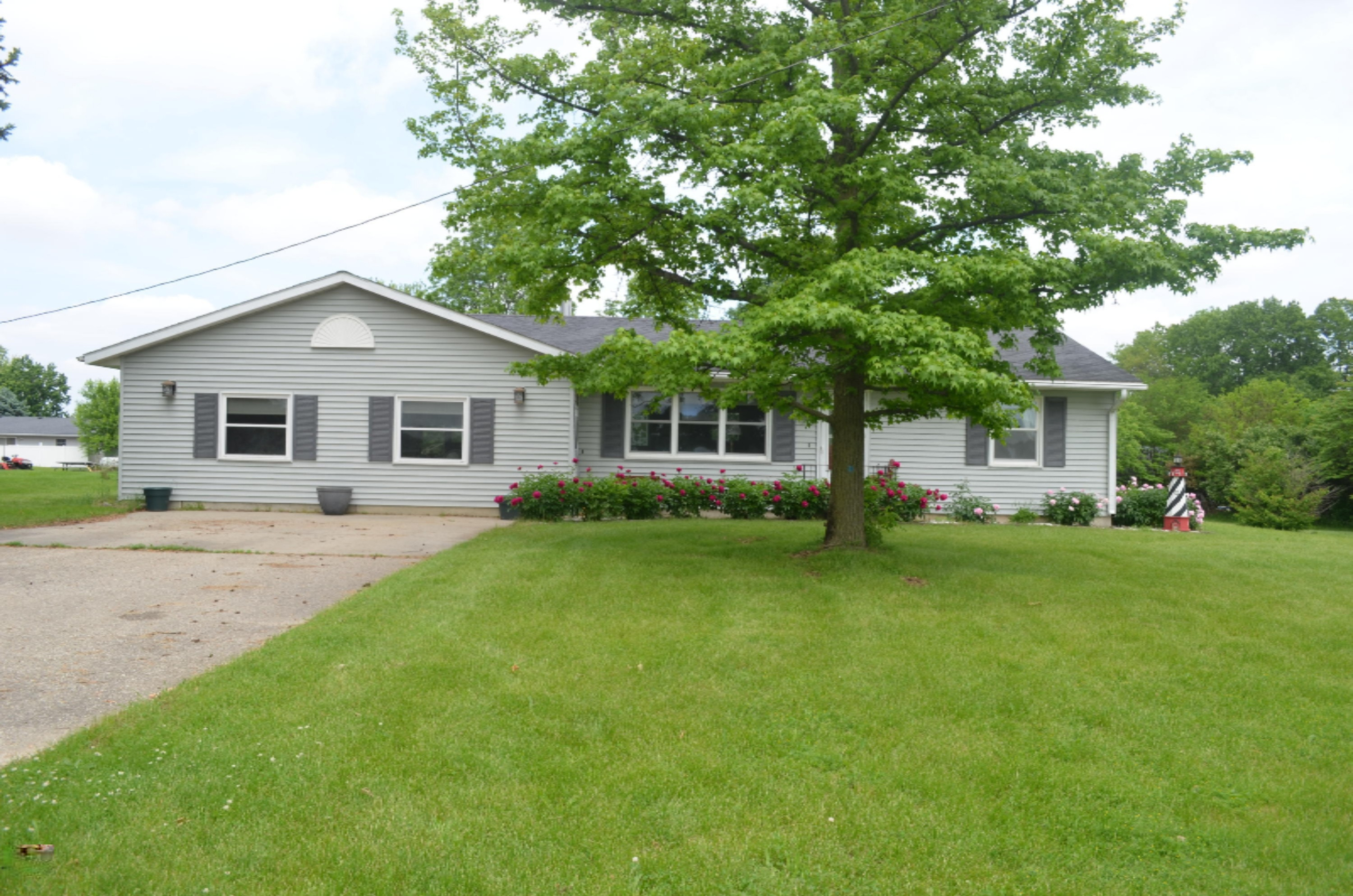 31986 West Colon Road Colon, MI 49040 - Photo 1 of 23 Front