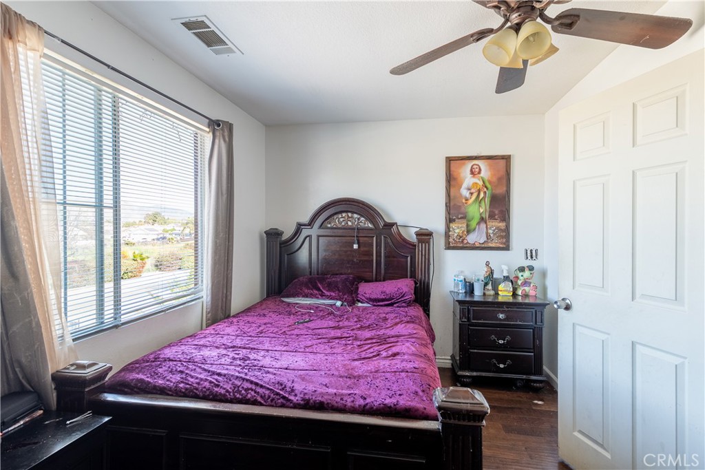 3807 Seattle Street Hemet, CA 92545 - Photo 20 of 37 a bedroom with a bed and a window