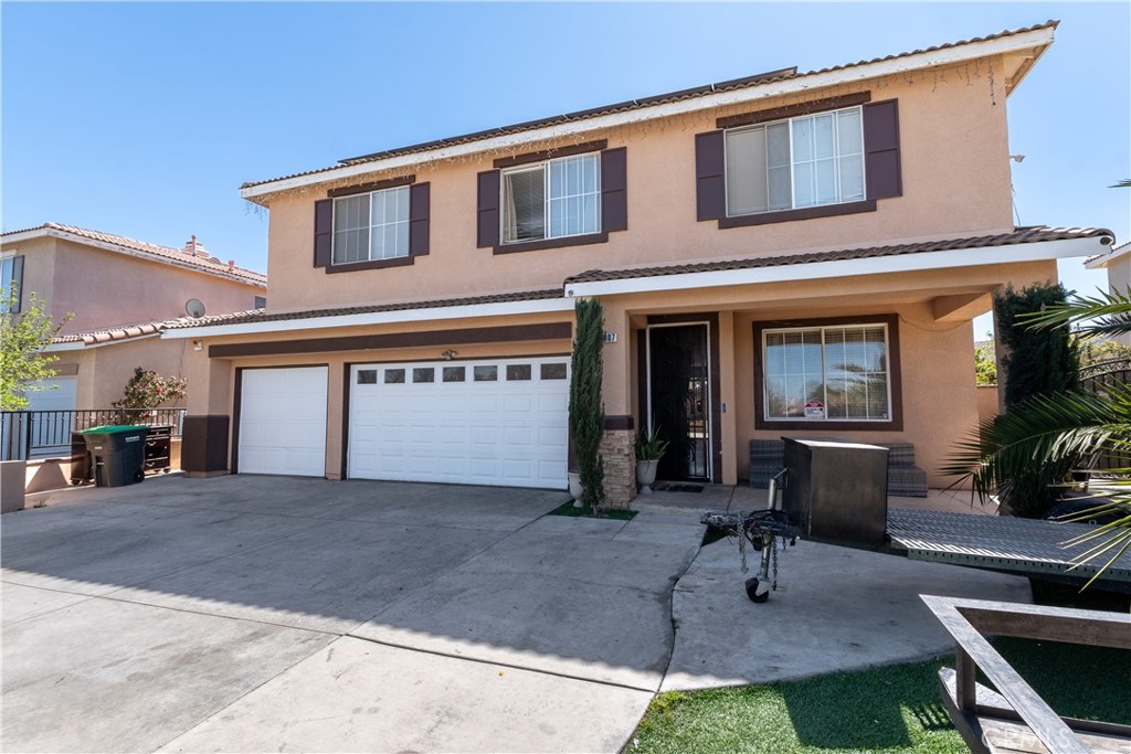3807 Seattle Street Hemet, CA 92545 - Photo 3 of 37 a view of a house with a patio and a yard