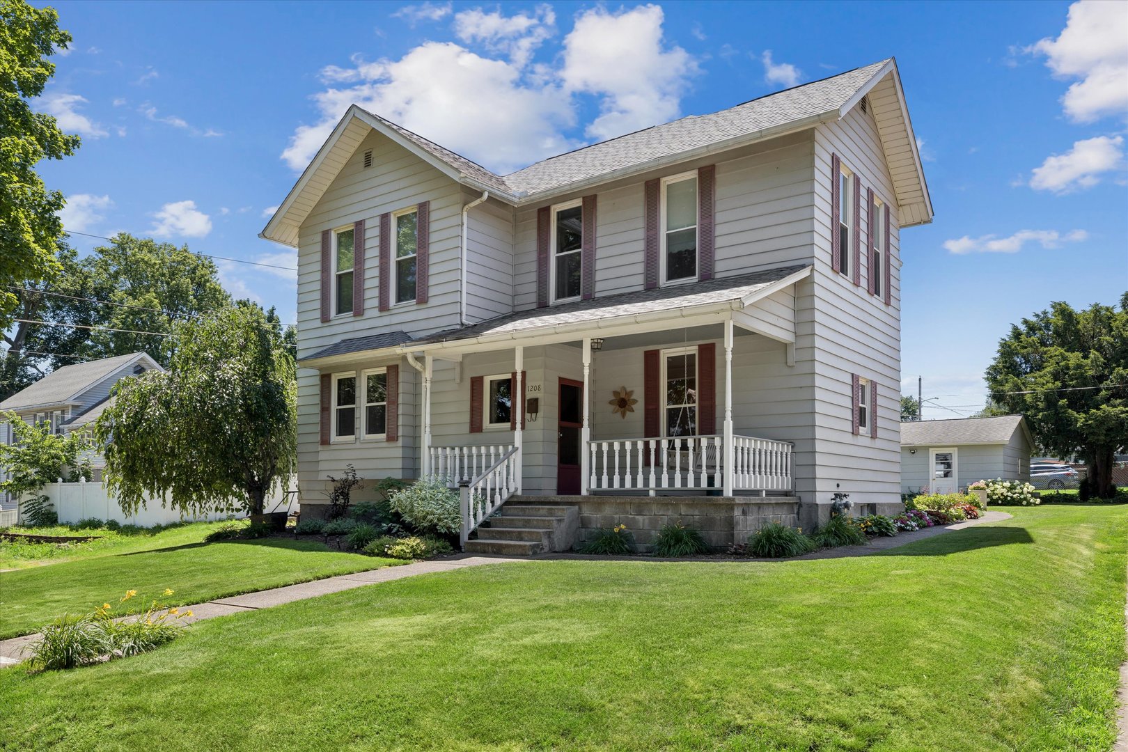 1208 South 7th Street Clinton, IA 52732 - Photo 2 of 40