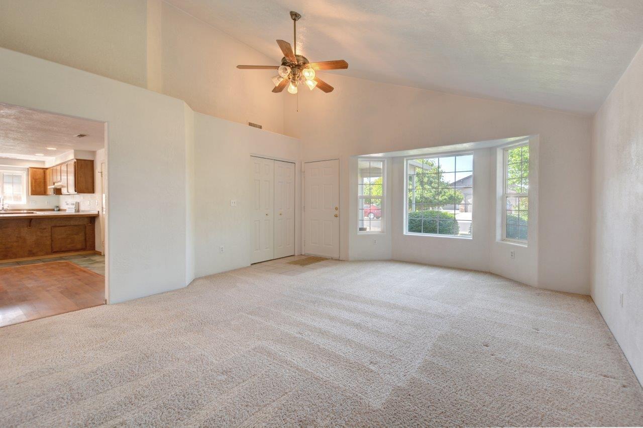 714 Midway Road Medford, OR 97501 - Photo 5 of 30 05