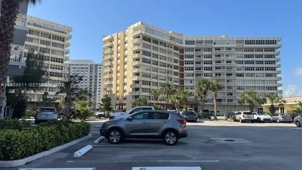 $2,000 | 1801 South Ocean Drive, Unit 342, Hallandale Beach, FL 33009