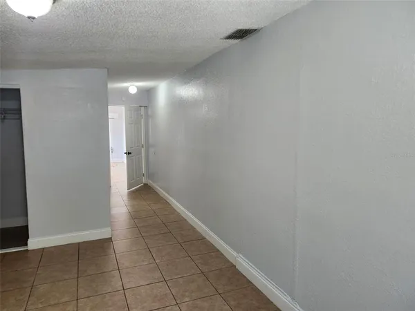 $1,250 | 1315 Waikiki Way, Tampa, FL 33619