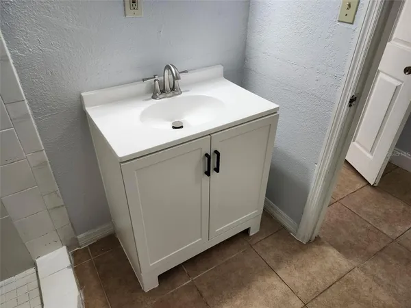 $1,250 | 1315 Waikiki Way, Tampa, FL 33619