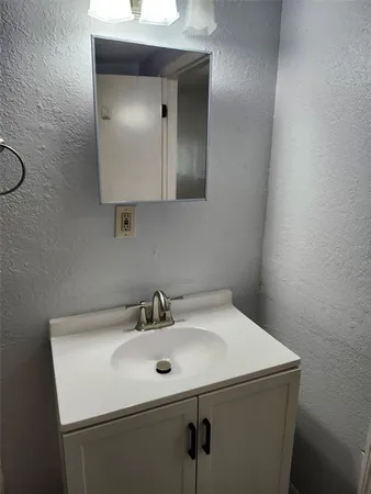 $1,250 | 1315 Waikiki Way, Tampa, FL 33619