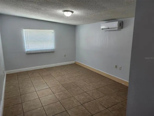 $1,250 | 1315 Waikiki Way, Tampa, FL 33619