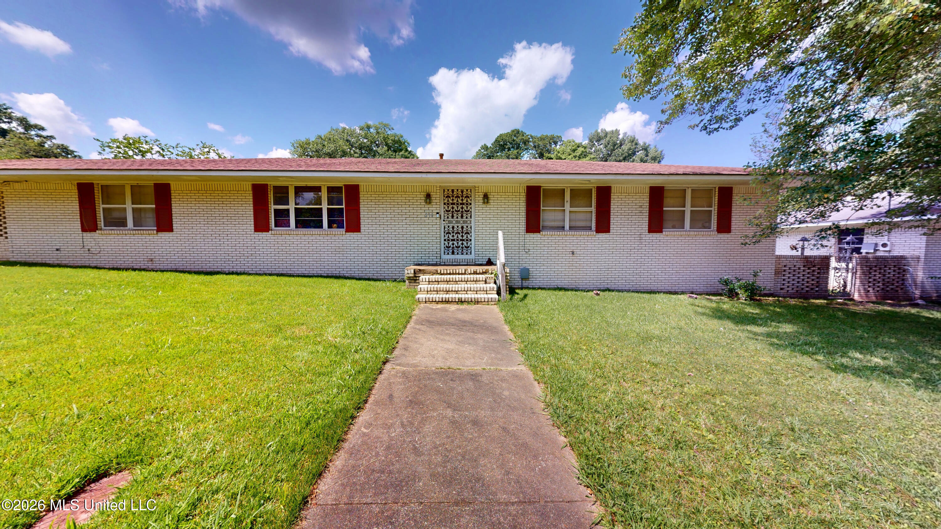210 Porter Street Senatobia, MS 38668 - Photo 1 of 17 06102026_111628