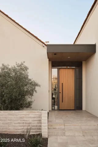 a view of entryway and hall