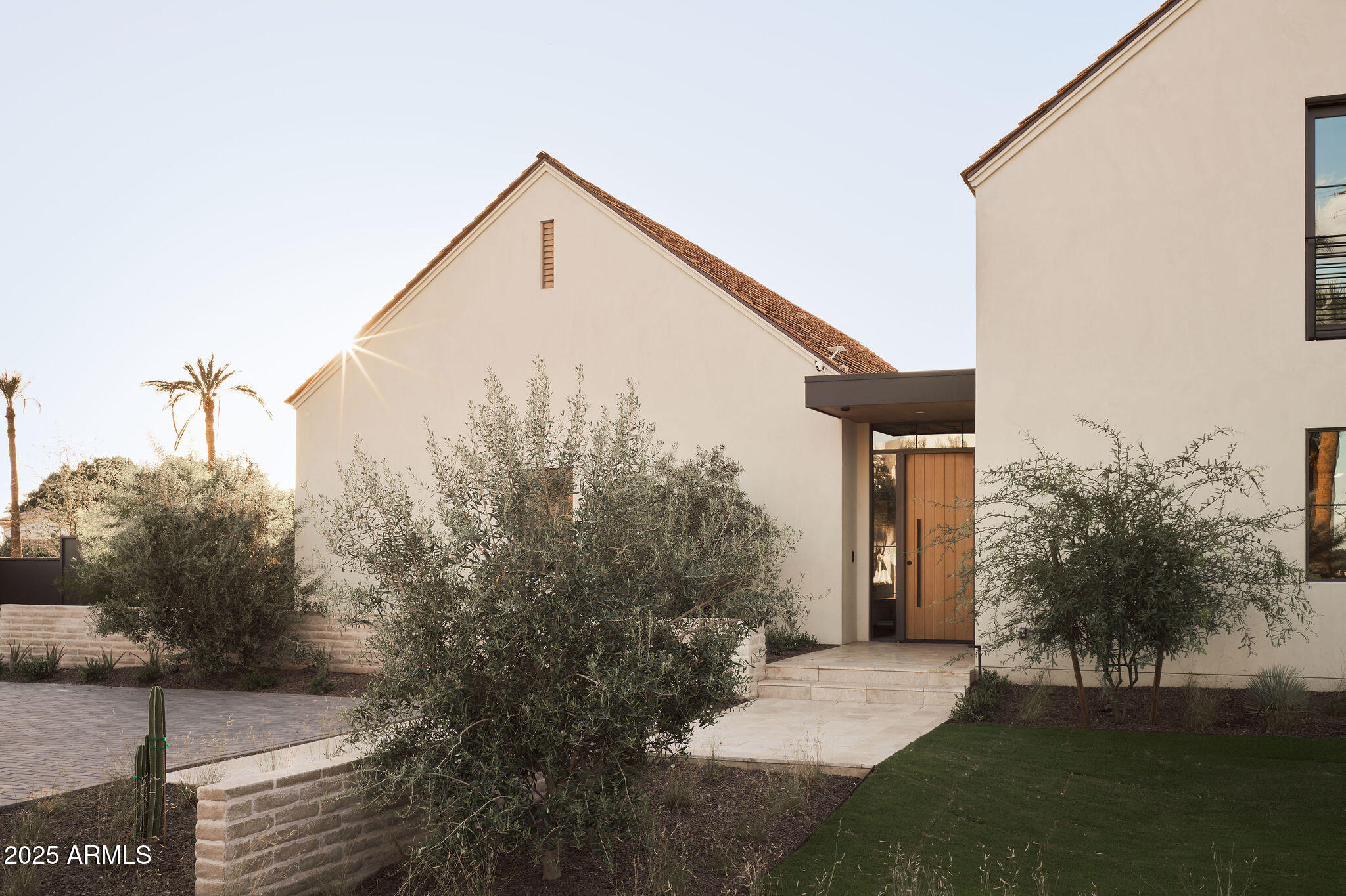 4600 North Rubicon Avenue, Unit 2 Phoenix, AZ 85018 - Photo 51 of 53 a view of a house with a yard
