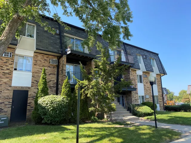 $167,500 | 5 A East Dundee Quarter Drive, Unit 206, Palatine, IL 60074