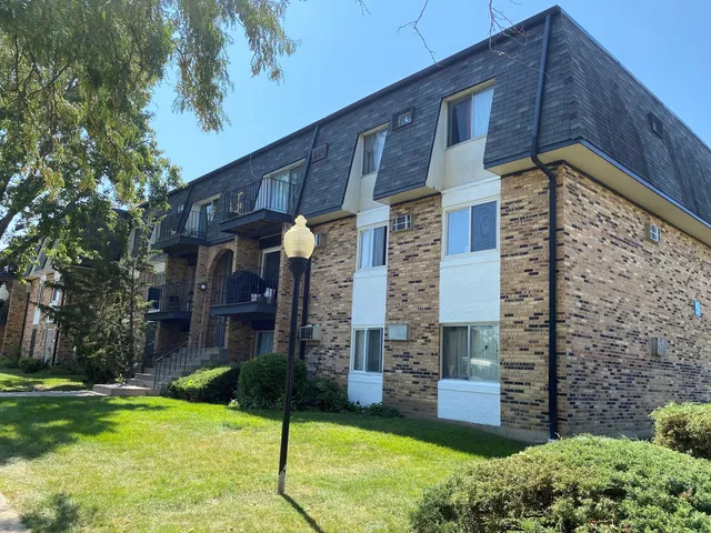 $167,500 | 5 A East Dundee Quarter Drive, Unit 206, Palatine, IL 60074