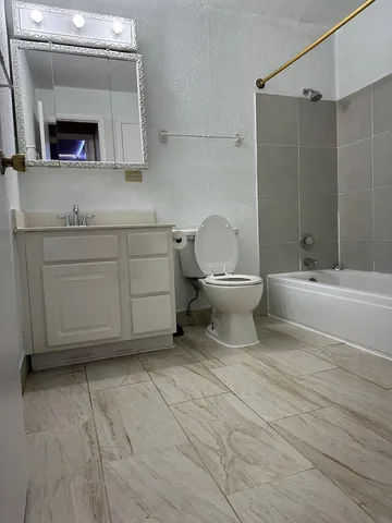 $167,500 | 5 A East Dundee Quarter Drive, Unit 206, Palatine, IL 60074