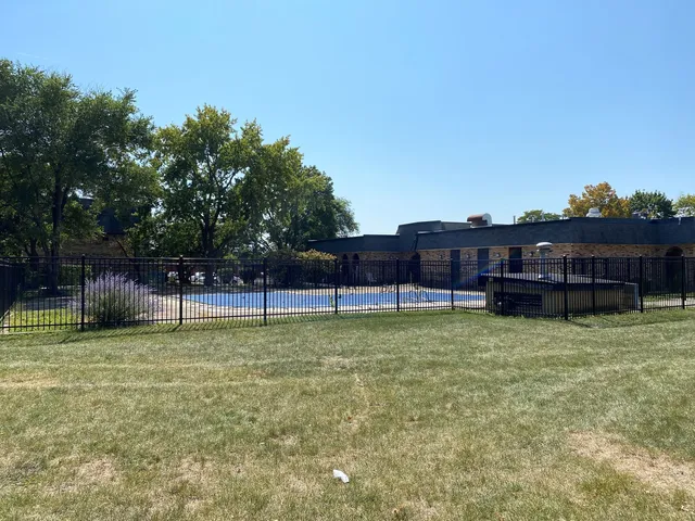 $167,500 | 5 A East Dundee Quarter Drive, Unit 206, Palatine, IL 60074