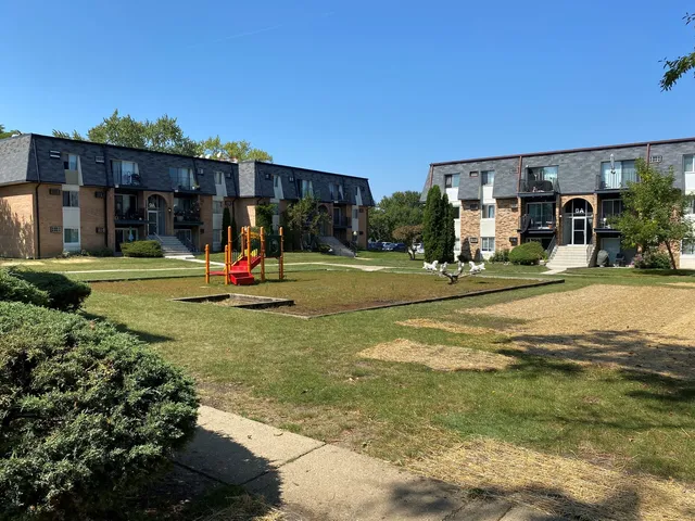 $167,500 | 5 A East Dundee Quarter Drive, Unit 206, Palatine, IL 60074