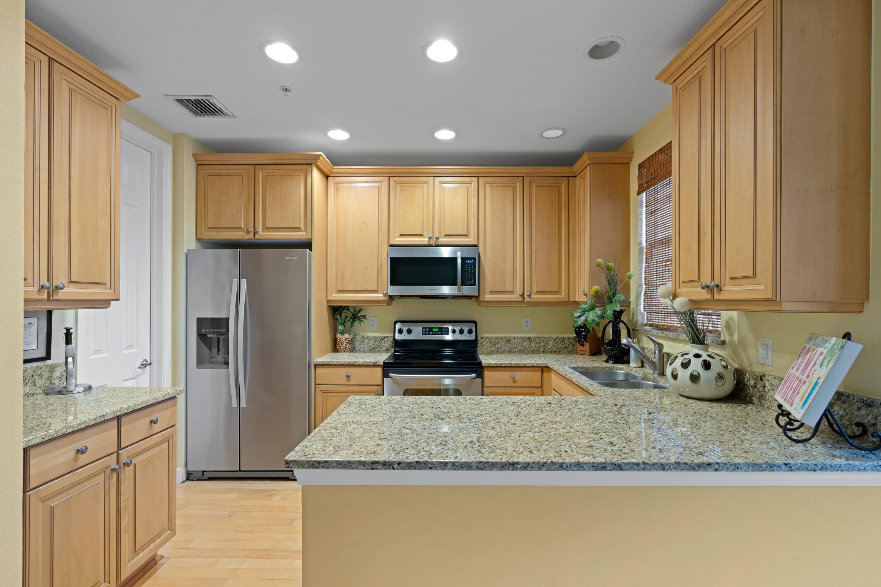 2714 Ravella Way Palm Beach Gardens, FL 33410 - Photo 16 of 27 Kitchen facing from Family Rm