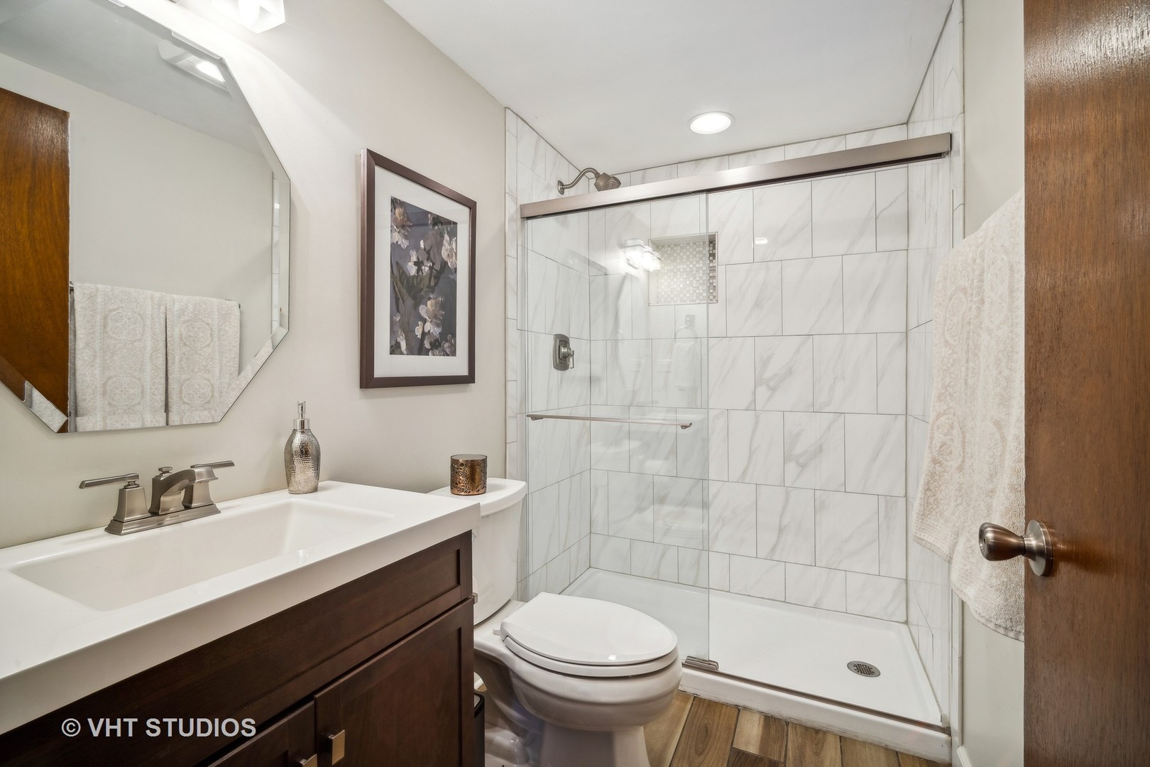 221 West Harrison Road Lombard, IL 60148 - Photo 15 of 24 a bathroom with a sink toilet and shower