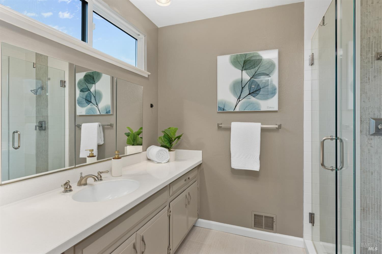 8853 Oak Trail Court Santa Rosa, CA 95409 - Photo 24 of 39 Primary bathroom