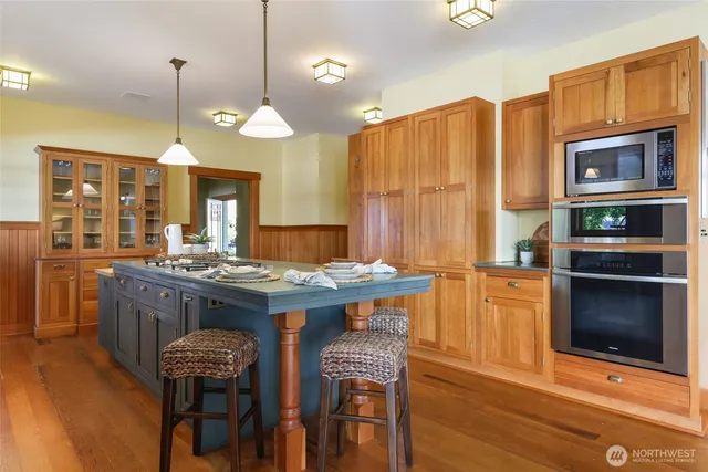 $1,700,000 | 1405 Northeast East Bay Drive Northeast, Olympia, WA 98506