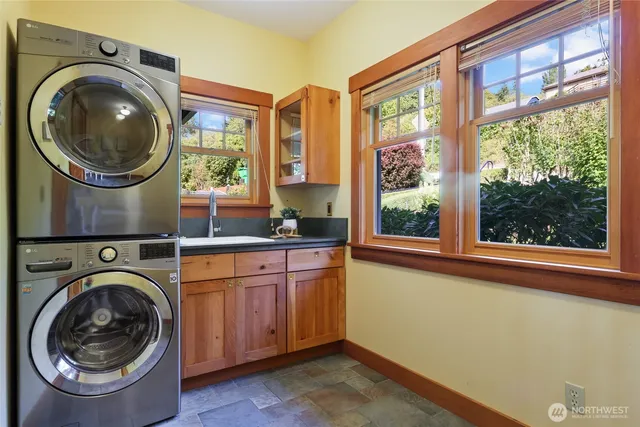 $1,700,000 | 1405 Northeast East Bay Drive Northeast, Olympia, WA 98506