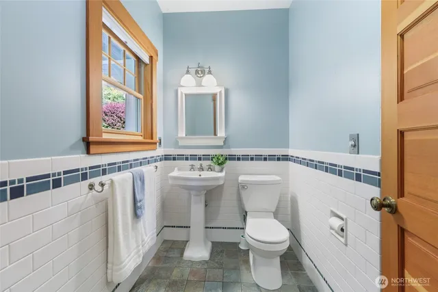 $1,700,000 | 1405 Northeast East Bay Drive Northeast, Olympia, WA 98506