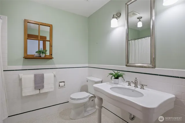 $1,700,000 | 1405 Northeast East Bay Drive Northeast, Olympia, WA 98506