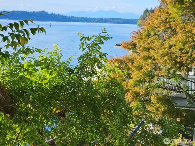 $1,700,000 | 1405 Northeast East Bay Drive Northeast, Olympia, WA 98506