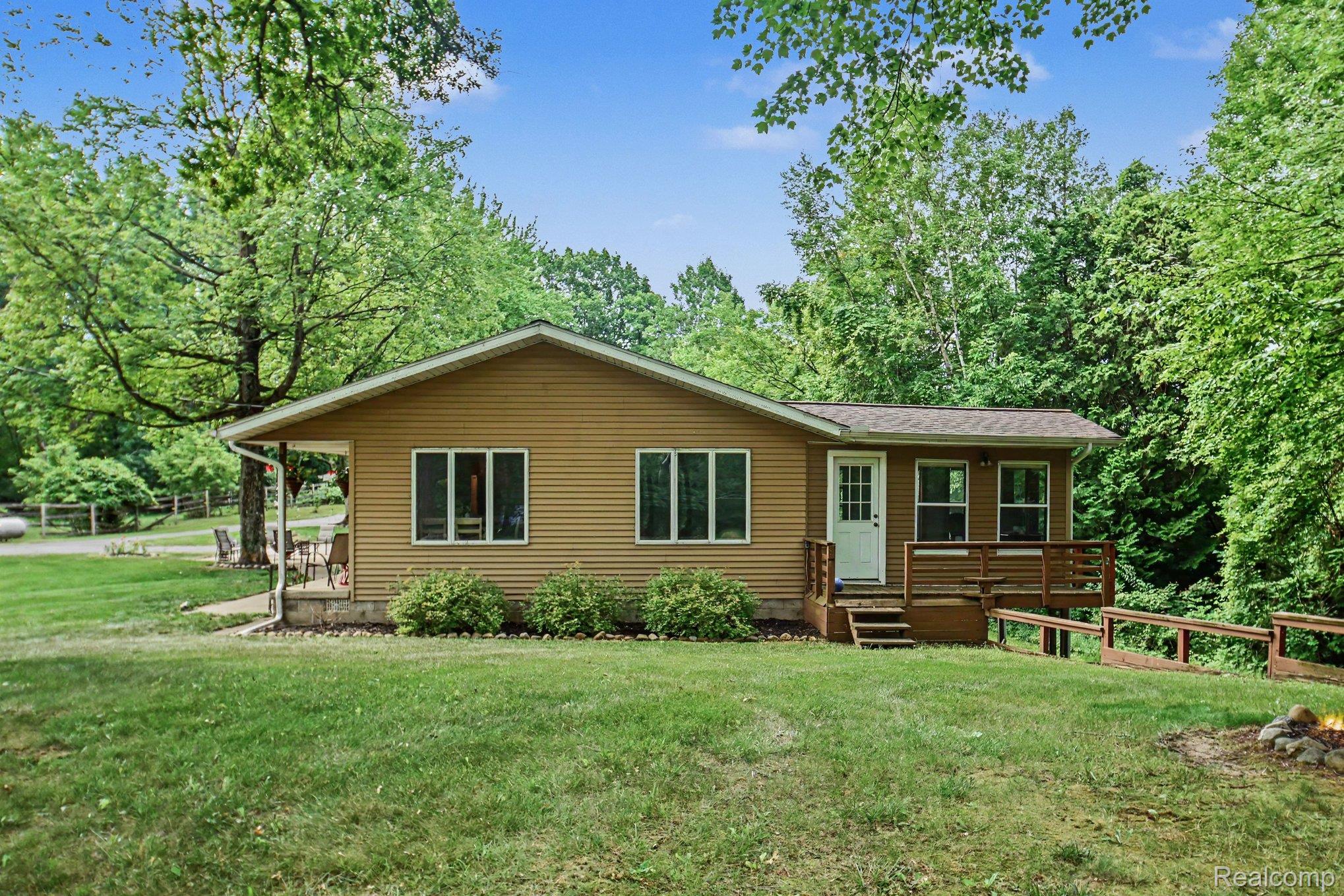 1646 Boy Scout Road Caro, MI 48723 - Photo 2 of 28 002_file_4372.jpg