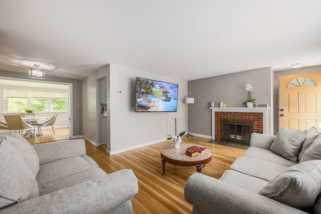 12 Lilian Rd Extension Framingham, MA 01701 - Photo 4 of 32