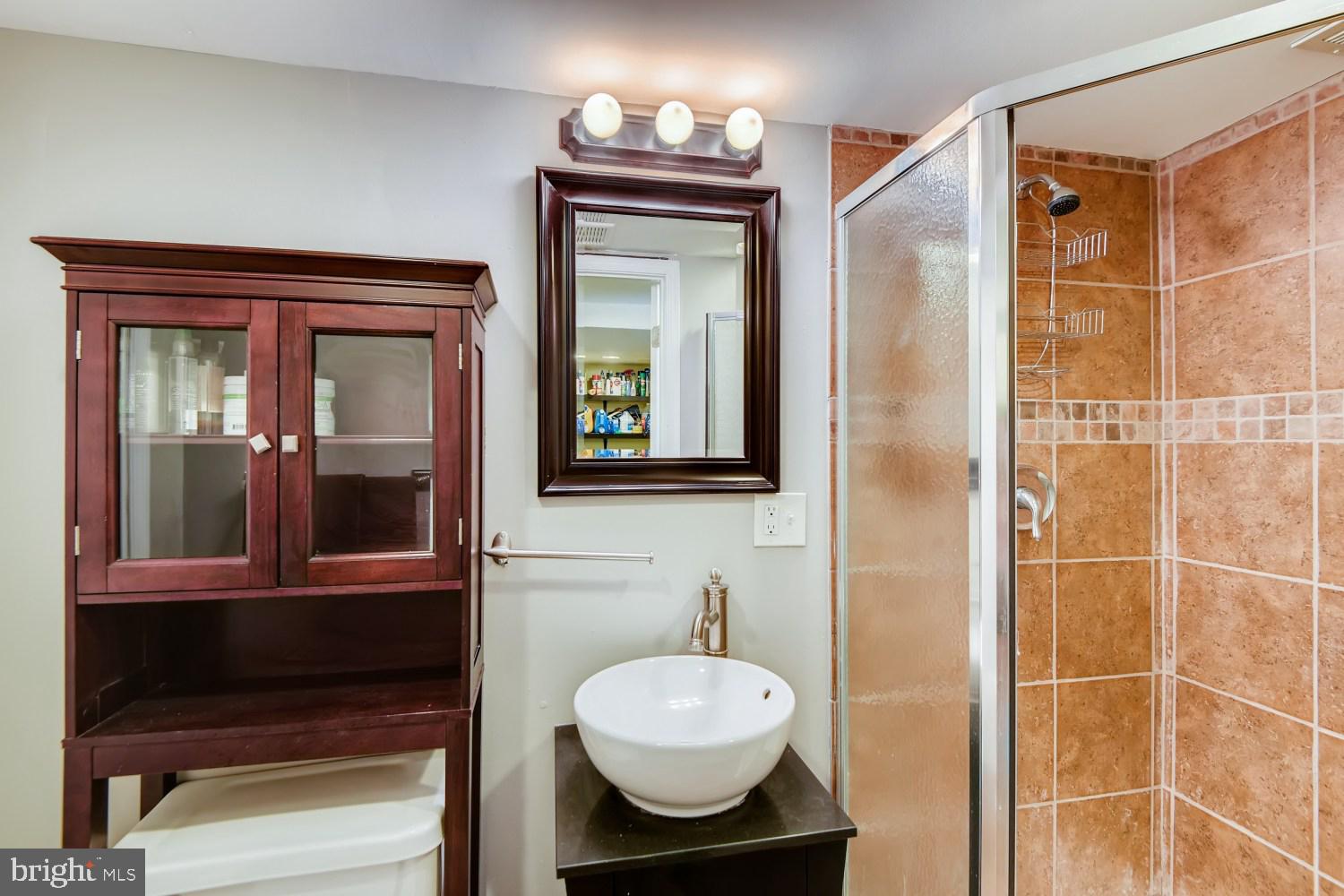 8322 Byington Road Towson, MD 21286 - Photo 23 of 31 2nd full bathroom / very nice updates