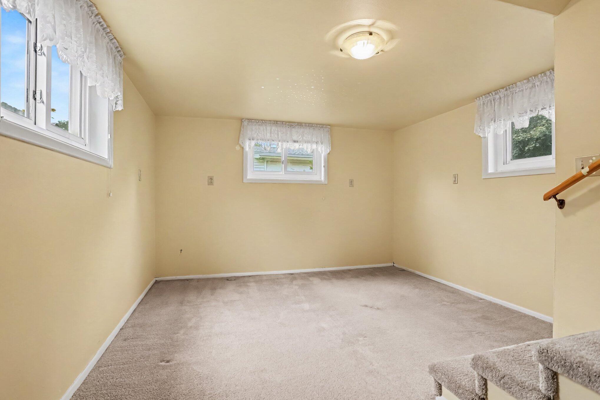 237 24th Street North Springfield, MI 49037 - Photo 18 of 25 009_file_3338