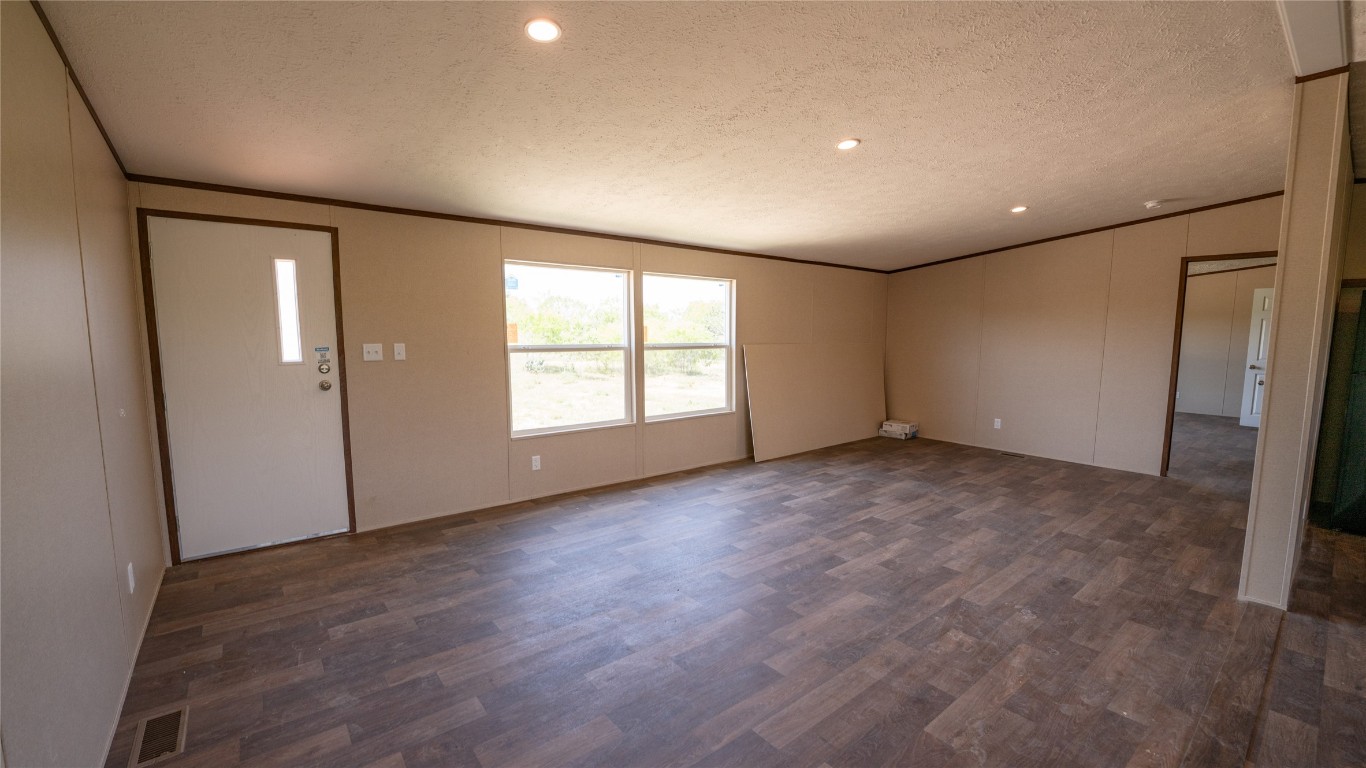 1121 Callihan Road Luling, TX 78648 - Photo 14 of 35 an empty room with windows and closet