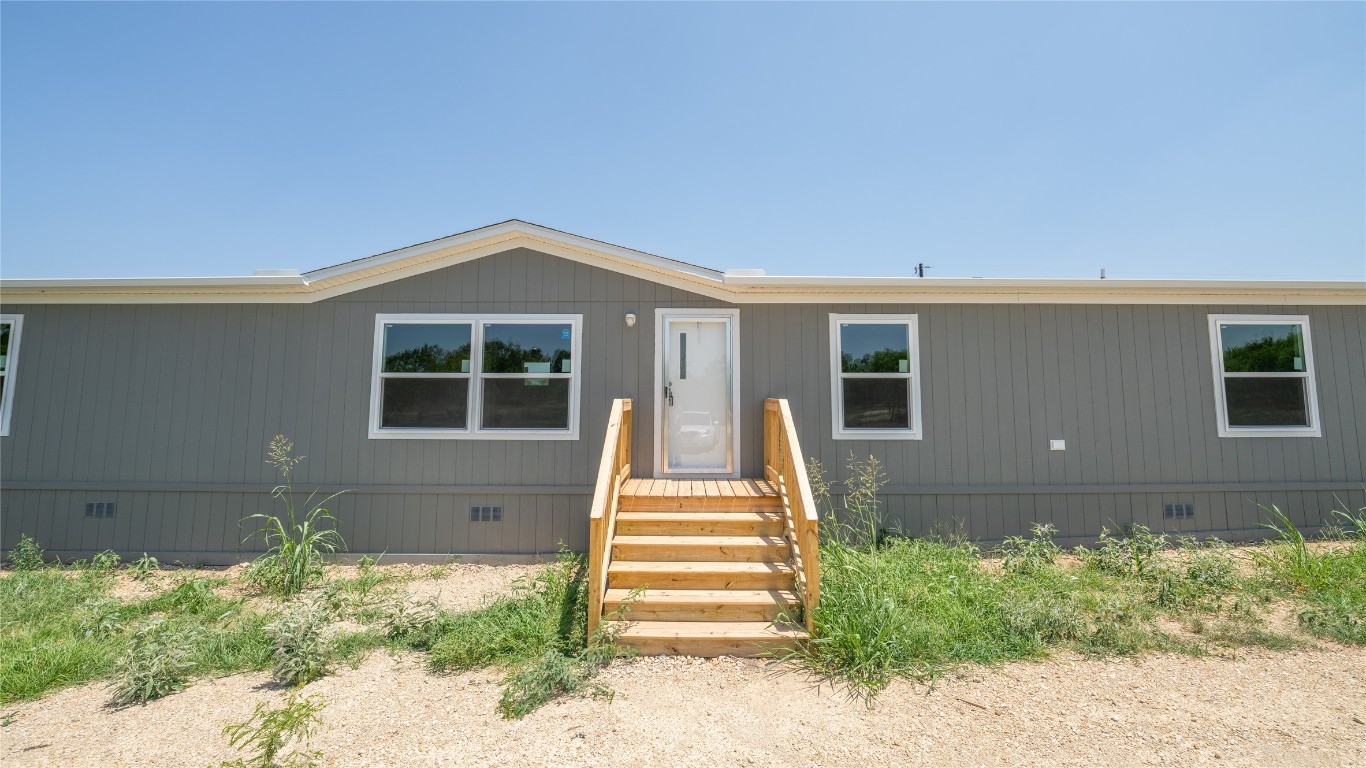 1121 Callihan Road Luling, TX 78648 - Photo 2 of 35 a front view of a house with a yard