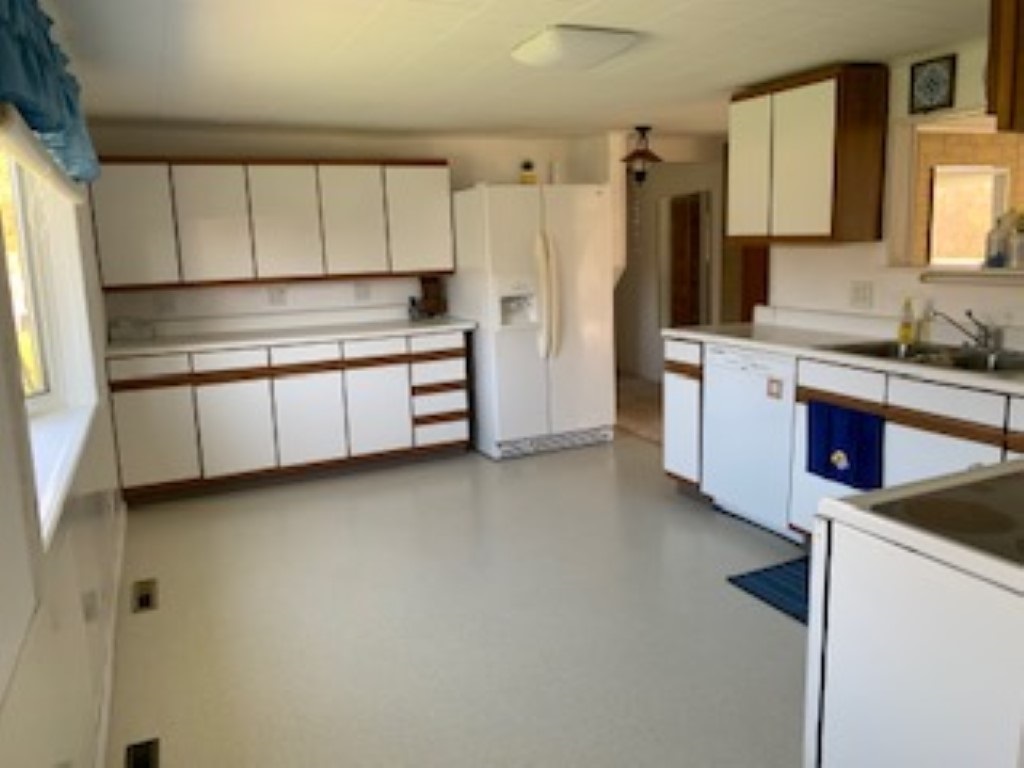 3730 Maple Ridge Road Sterling, MI 48659 - Photo 10 of 20 1870051-9.JPG