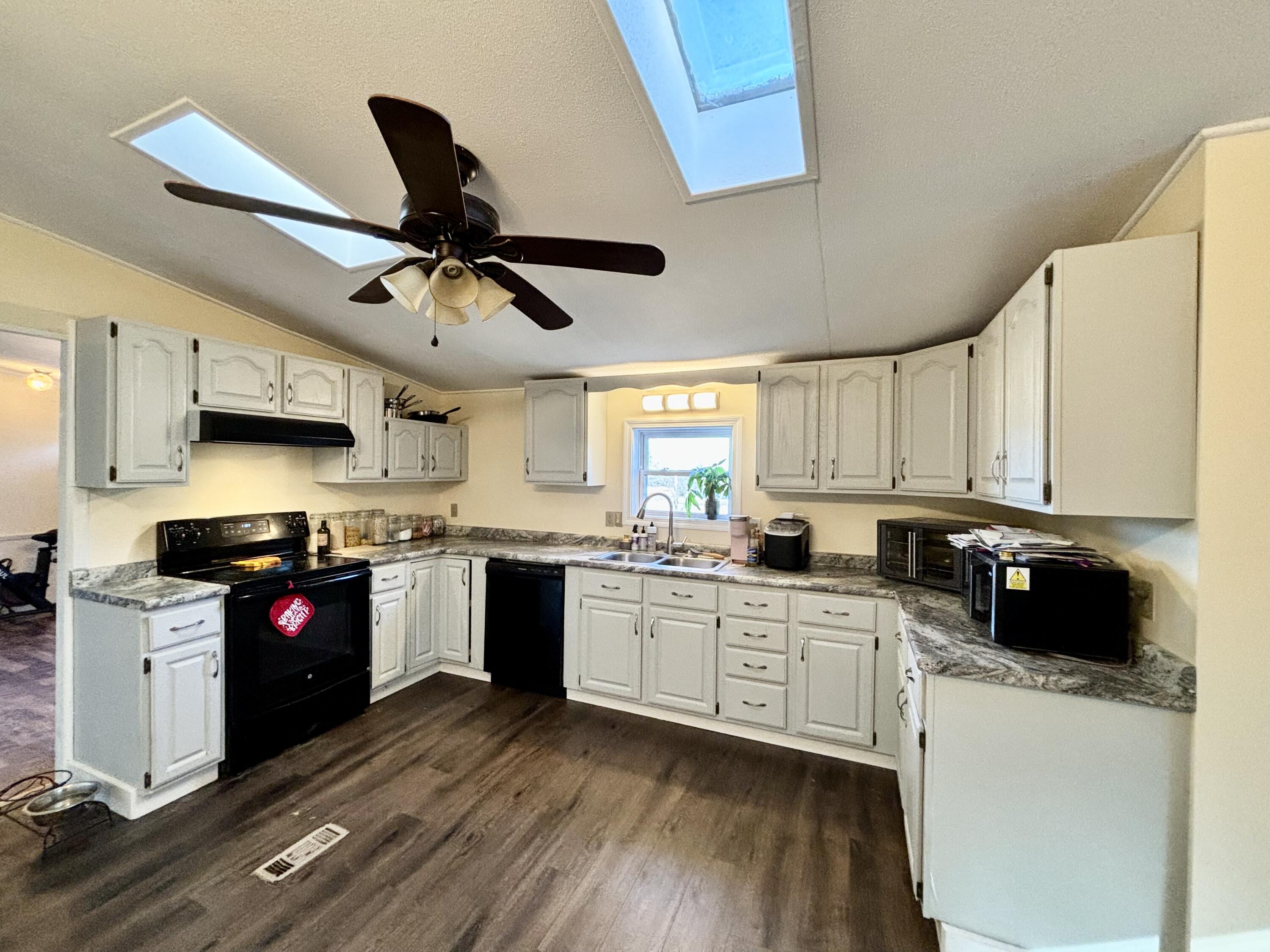 398 Ridge Road Lisbon, ME 04252 - Photo 4 of 26 Kitchen