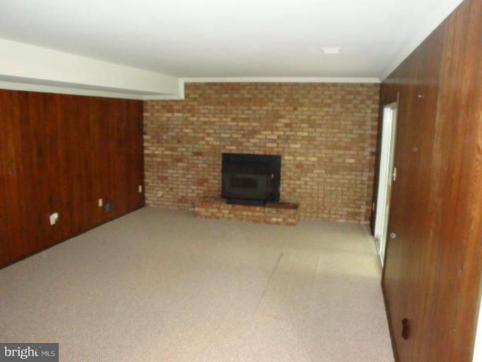 8619 Hunt Club Road Thurmont, MD 21788 - Photo 8 of 27 Family Room