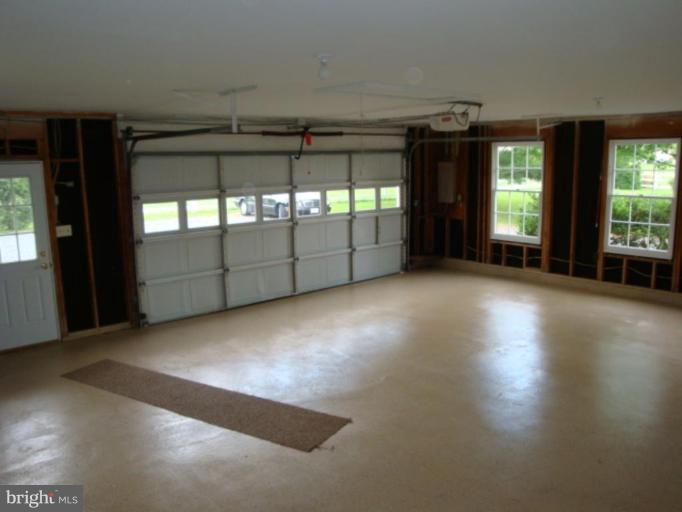 8619 Hunt Club Road Thurmont, MD 21788 - Photo 9 of 27 Garage 1