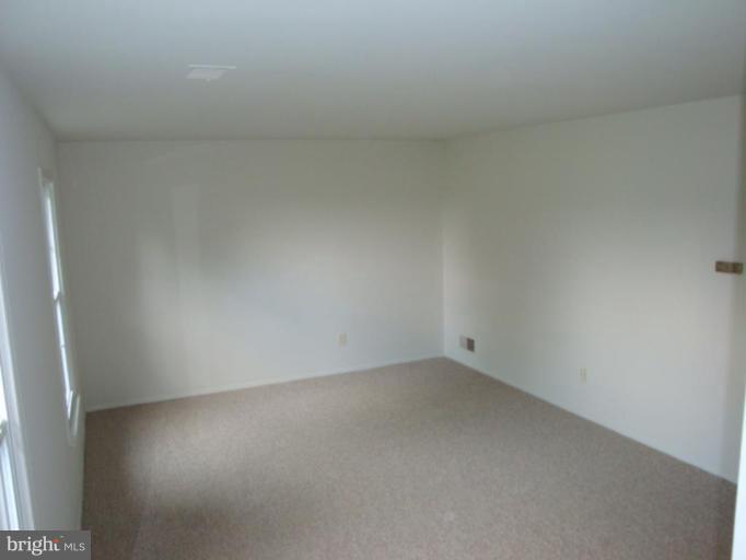 8619 Hunt Club Road Thurmont, MD 21788 - Photo 10 of 27 Living Room