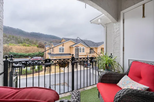 $299,900 | 412 Renaissance Court, Chattanooga, TN 37419