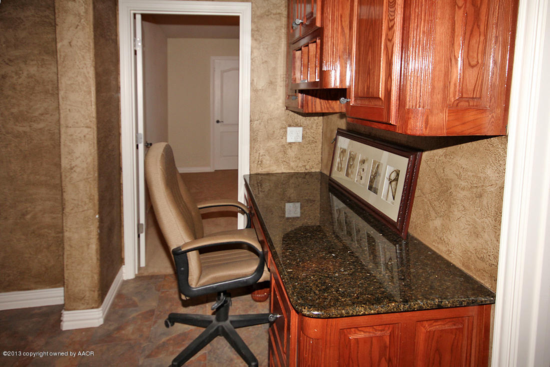 5006 Wesley Road Amarillo, TX 79119 - Photo 14 of 47 Desk Area